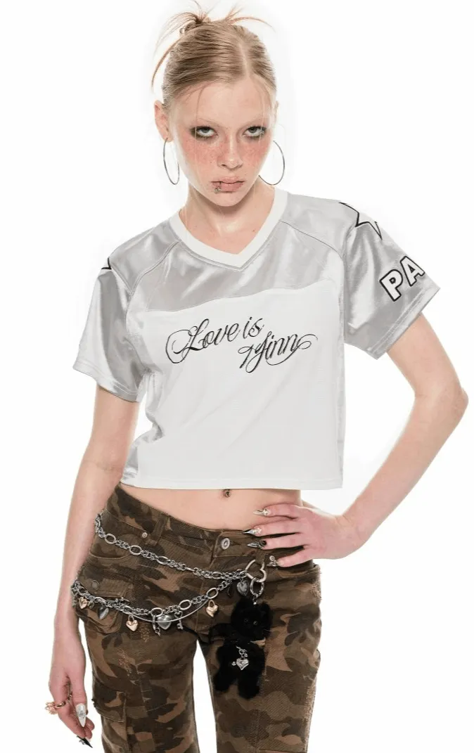 1Jinn Love Is Army' Graphic Crop Top - Women'S V-Neck Short Sleeve Sports T-Shirt